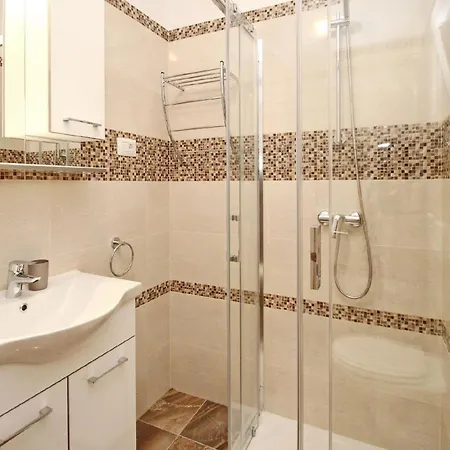 Apartment Tolles In Mit Eigenem Balkon