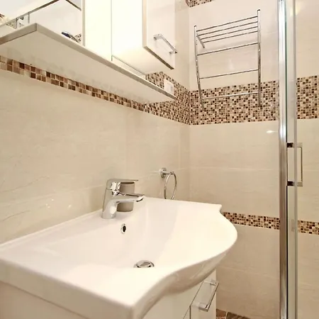 Tolles In Mit Eigenem Balkon Apartment
