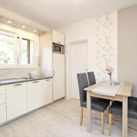 Apartment Tolles In Mit Eigenem Balkon Baska (Krk)