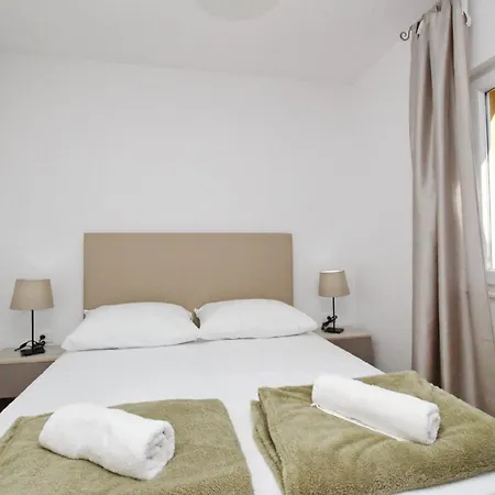 Tolles In Mit Eigenem Balkon * Baška
