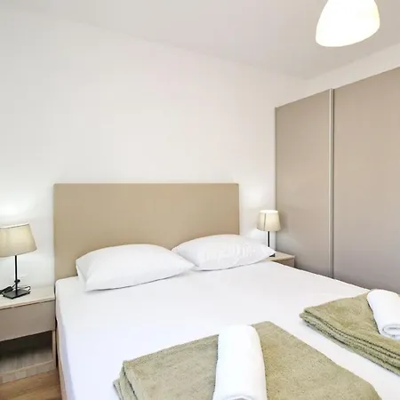Apartment Tolles In Mit Eigenem Balkon *