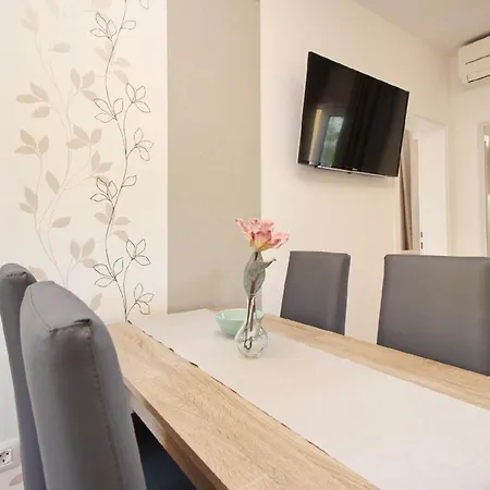 Apartment Tolles In Mit Eigenem Balkon *