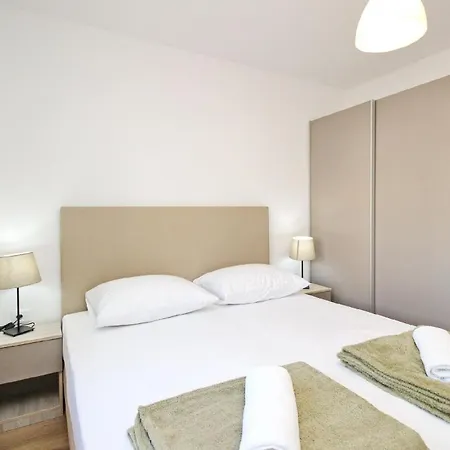 Tolles In Mit Eigenem Balkon * Baška
